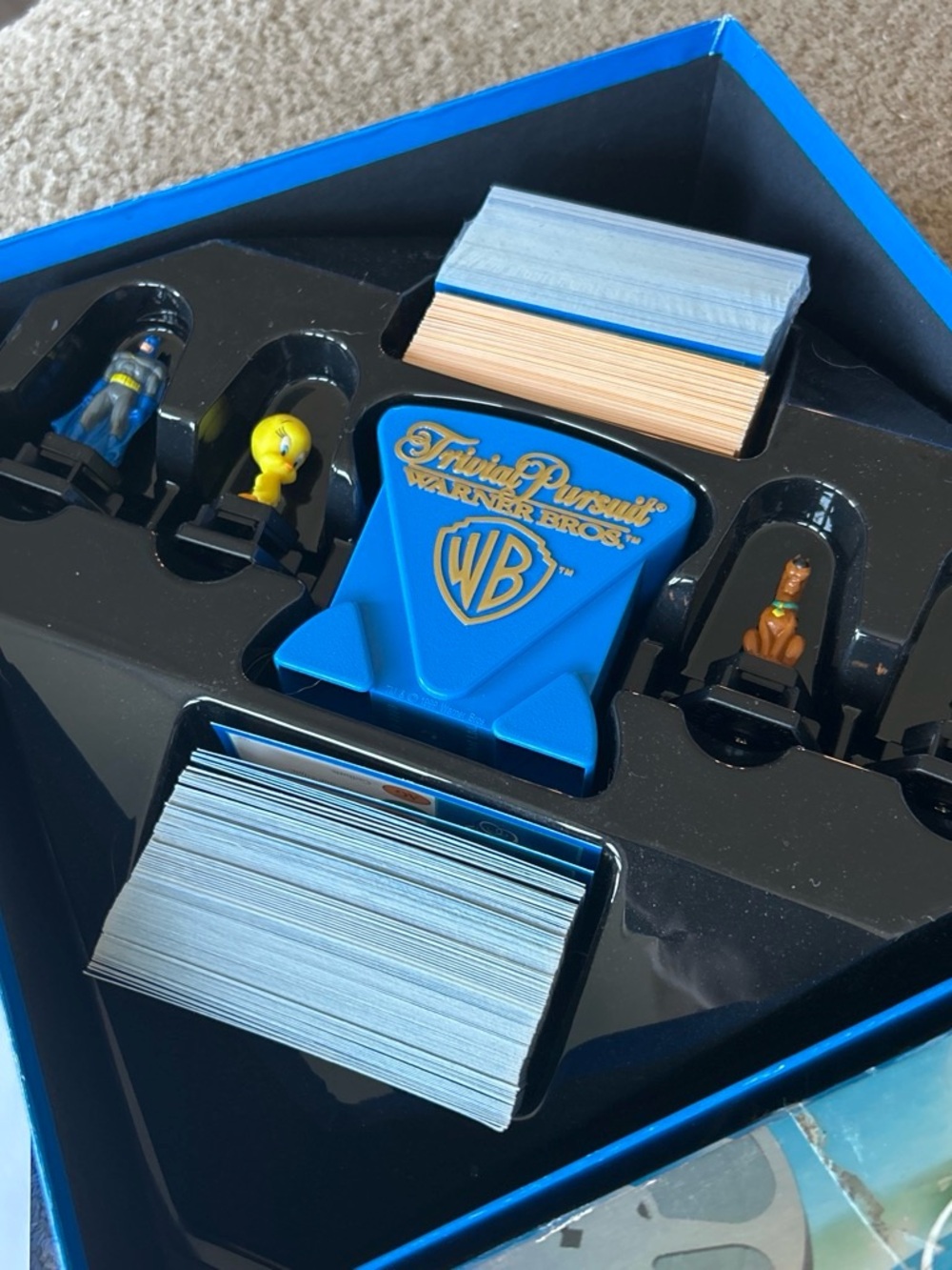 Game Box Contents - Picture 4 of 5